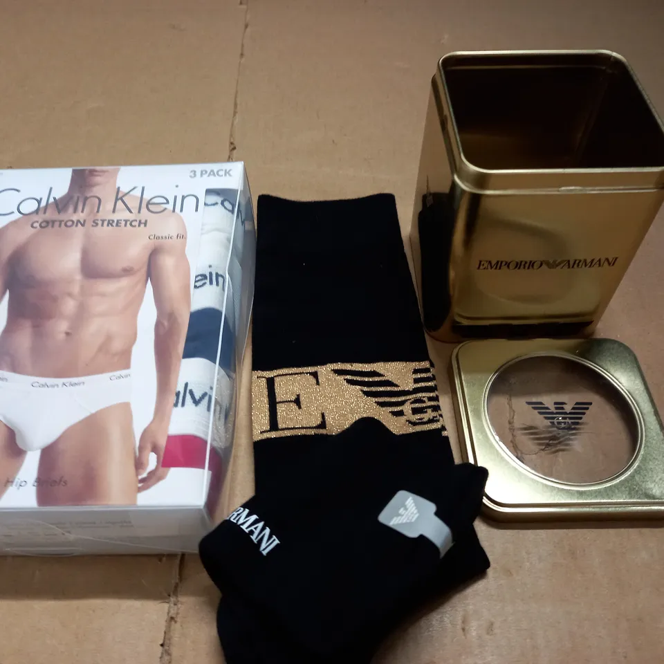 LOT OF 2 DESIGNER CLOTHING ITEMS INCLUDE EMPORIO ARMANI SOCKS AND CALVIN KLEIN TRUNKS