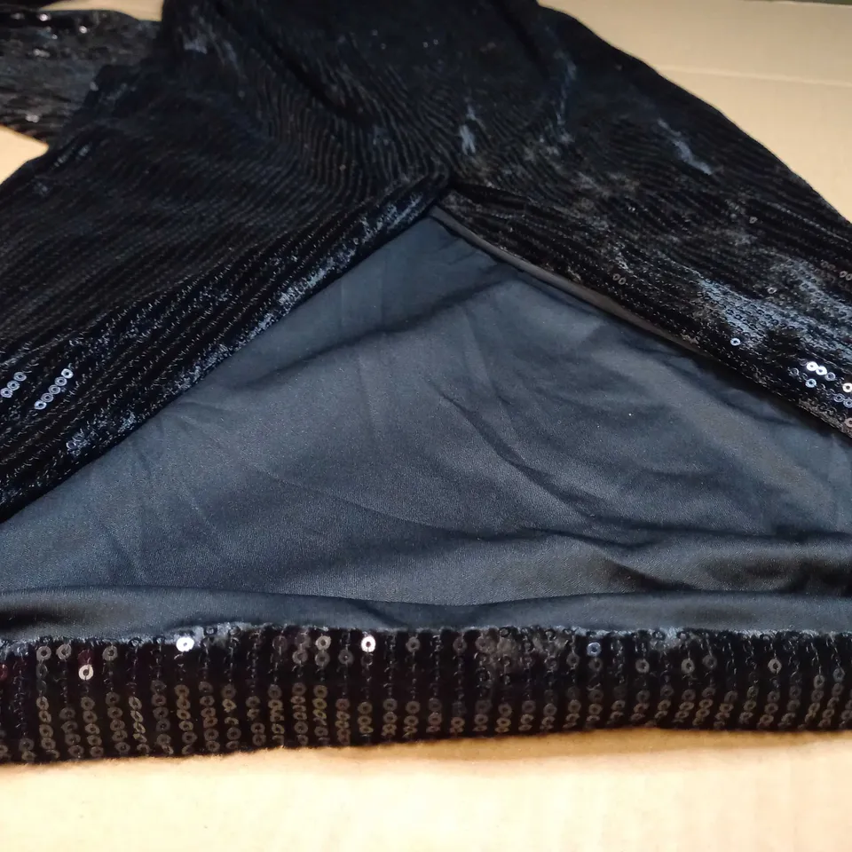 DESIGNER BLACK/SEQUIN DETAILED ONE SLEEVED PLUNGE STATEMENT MIDI DRESS
