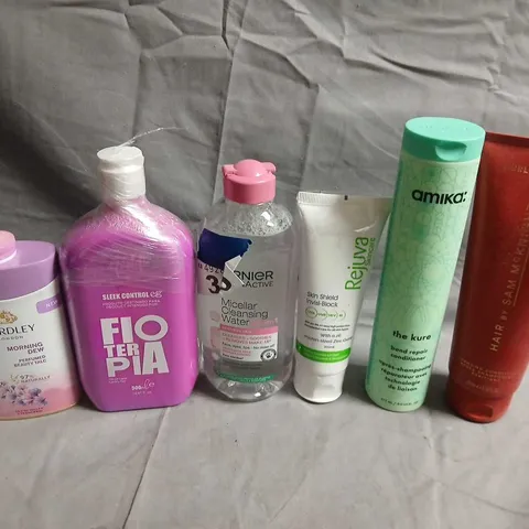TOTE OF APPROX 10 ASSORTED COSMETIC & SKINCARE PRODUCTS: YARDLEY MORNING DEW, GARNIER MICELLAR CLEANSING WATER