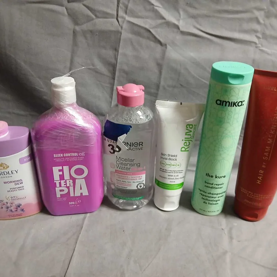 TOTE OF APPROX 10 ASSORTED COSMETIC & SKINCARE PRODUCTS: YARDLEY MORNING DEW, GARNIER MICELLAR CLEANSING WATER