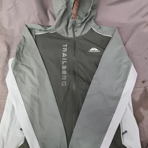 TRAILBERG TRIATHLON WINDBREAKER JACKET IN DARK FERN/PINE DUST/FROSTED LEAF SIZE MEDIUM