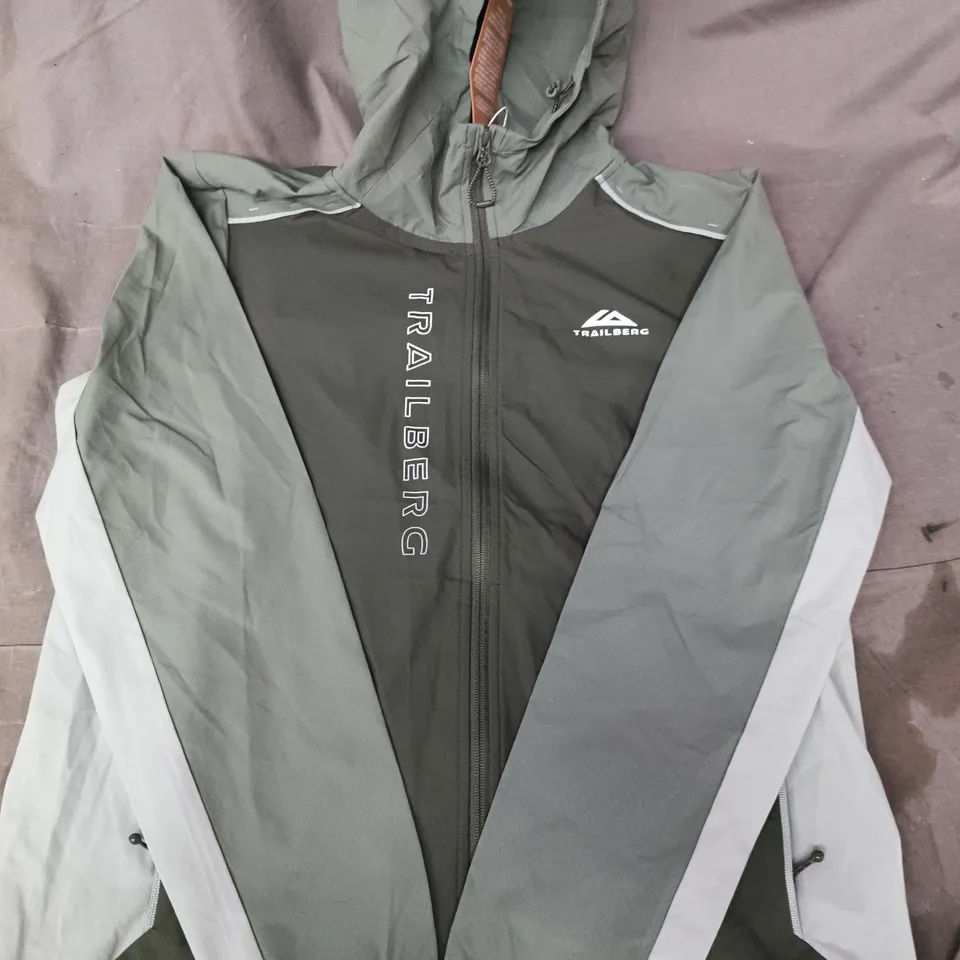 TRAILBERG TRIATHLON WINDBREAKER JACKET IN DARK FERN/PINE DUST/FROSTED LEAF SIZE MEDIUM