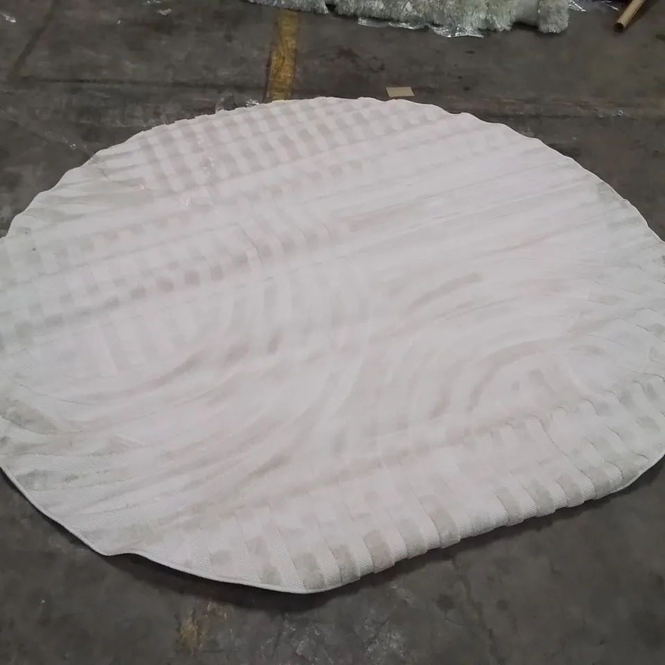 QUALITY DESIGNER AREA RUG - APPROXIMATELY 200X197