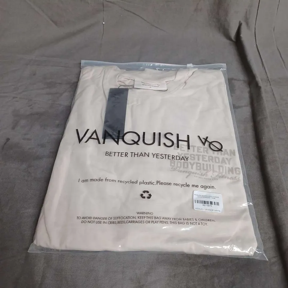 BAGGED VANQUISH FITNESS BODYBUILDING OVERSIZED TEE IN VINTAGE WHITE SIZE M