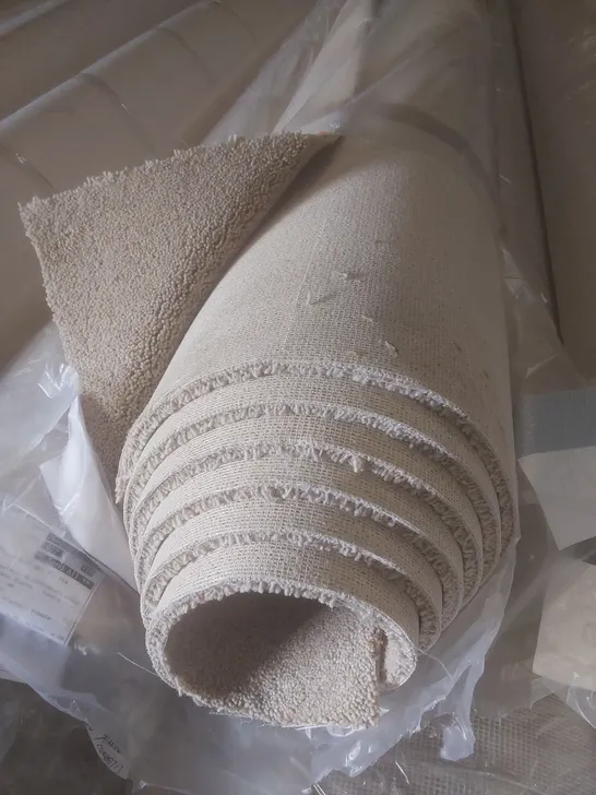 Lot 182 ROLL OF QUALITY STRATHMORE BERBER MINERAL CARPET SIZE 
