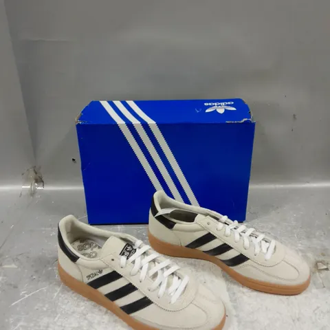 BOXED PAIR OF ADIDAS HANDBALL SPEZIAL WOMENS UK 5