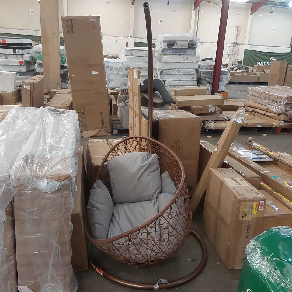 TRAVIS SWING CHAIR WITH STAND // MISSING PARTS/BROKEN (2 ITEMS)