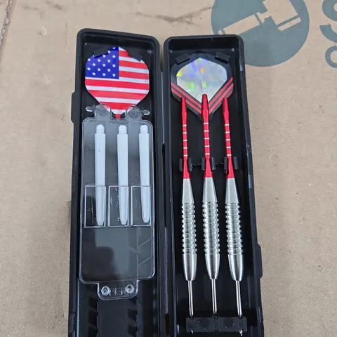 DARTS SET WITH 3 STEEL-TIPPED DARTS AND SPARE COMPONENTS IN PLASTIC CARRY CASE