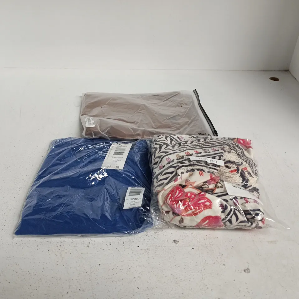 BOX OF APPROXIMATELY 25 ASSORTED CLOTHING ITEMS TO INCLUDE JACK & JONES T SHIRTS ETC
