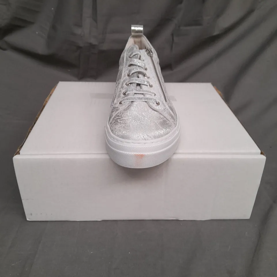 RUTH LANGFORD LADIES SILVER TRAINERS SIZE 6