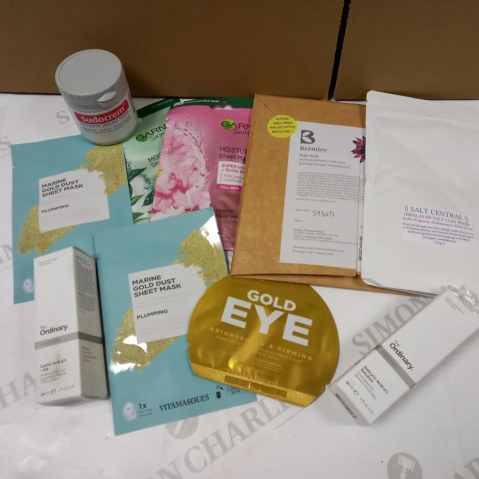 BOX OF APPROX 10 ITEMS TO INCLUDE THE ORDINARY SALICYLIC ACID 2% SOLUTION, GARNIER FACIAL MASK, SALT CENTRAL HIMALAYAN SALT CLAY MASK