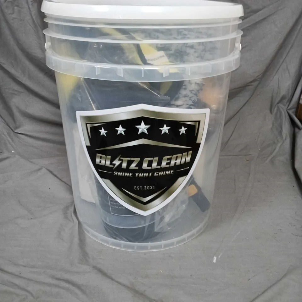 BLITZ CLEAN CAR WASH KIT IN BRANDED BUCKET – STAGE 1 PRE-WASH & STAGE 2 SUPER GLOSS WASH