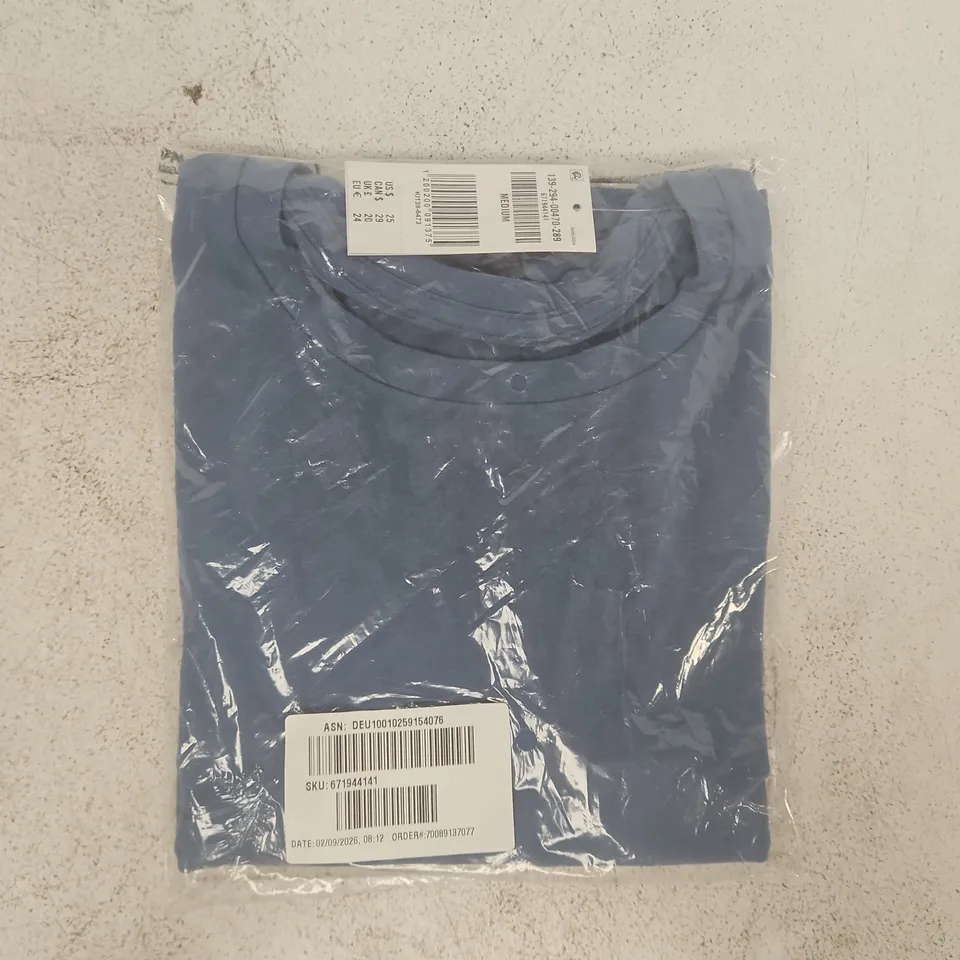 BAGGED ABERCROMBIE & FITCH WOMEN'S SEAMLESS FABRIC BABY TEE IN BLUE SIZE MEDIUM