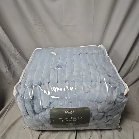 Cozee Home Jacquard Faux Fur & VelvetSoft Bedspread, 260 x 240 cm