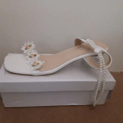WOMEN'S WHITE PEARL-EMBELLISHED SANDALS – UK 8 (EU 42)