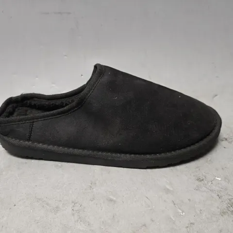 JACK & JONES BLACK SLIPPERS - UK 10