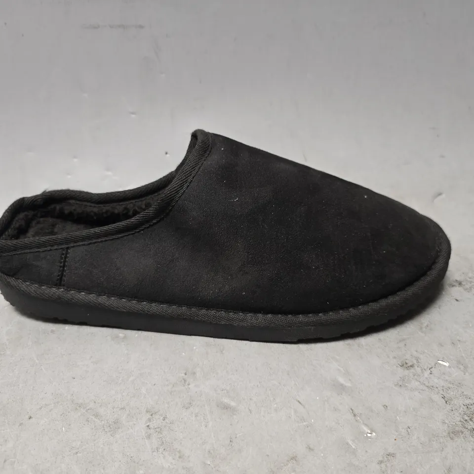 JACK & JONES BLACK SLIPPERS - UK 10