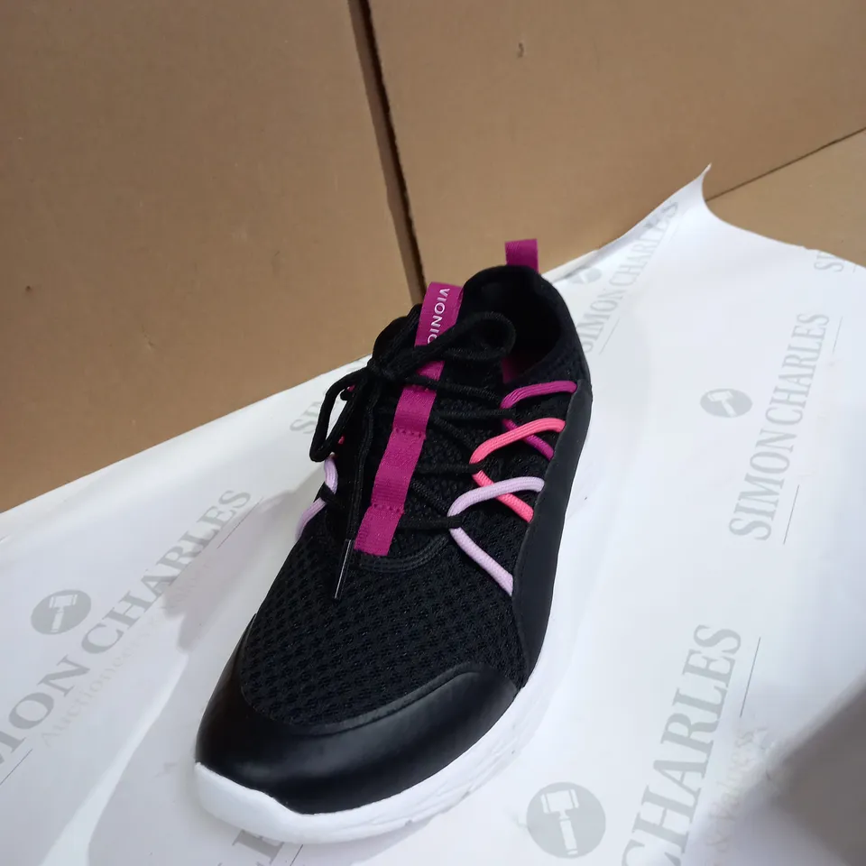 VIONIC BLACK RUNING SHOES SIZE 6