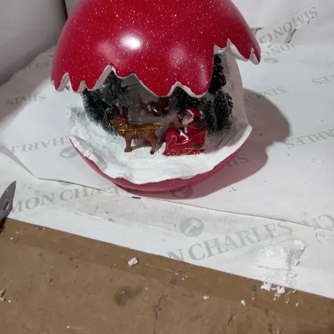 CHRISTMAS SCENE ORNAMENT - SANTA