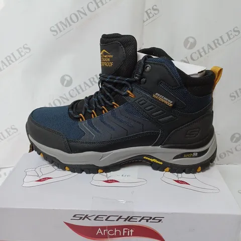 BOXED SKECHERS MEN'S ARCH FIT DAWSON WATERPROOF BOOTS, NAVY/BLACK - SIZE 7