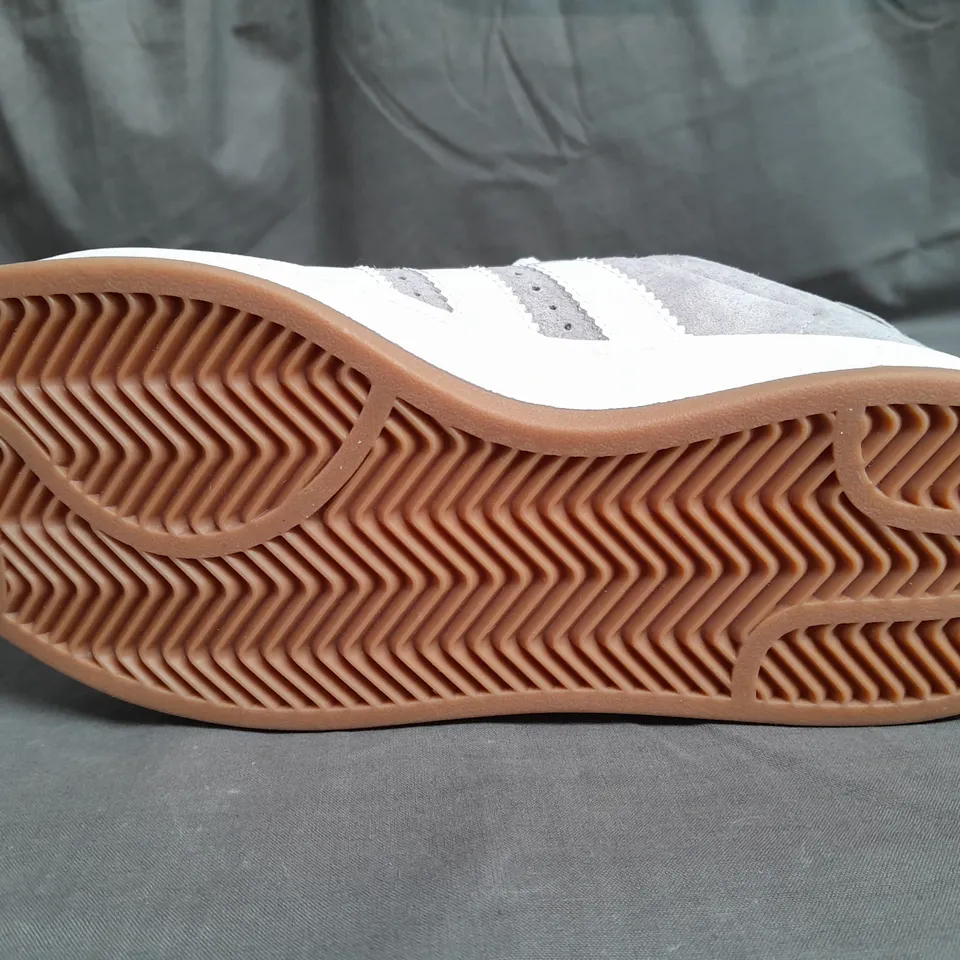 BOXED PAIR OF ADIDAS CAMPUS TRAINERS SIZE UK 5