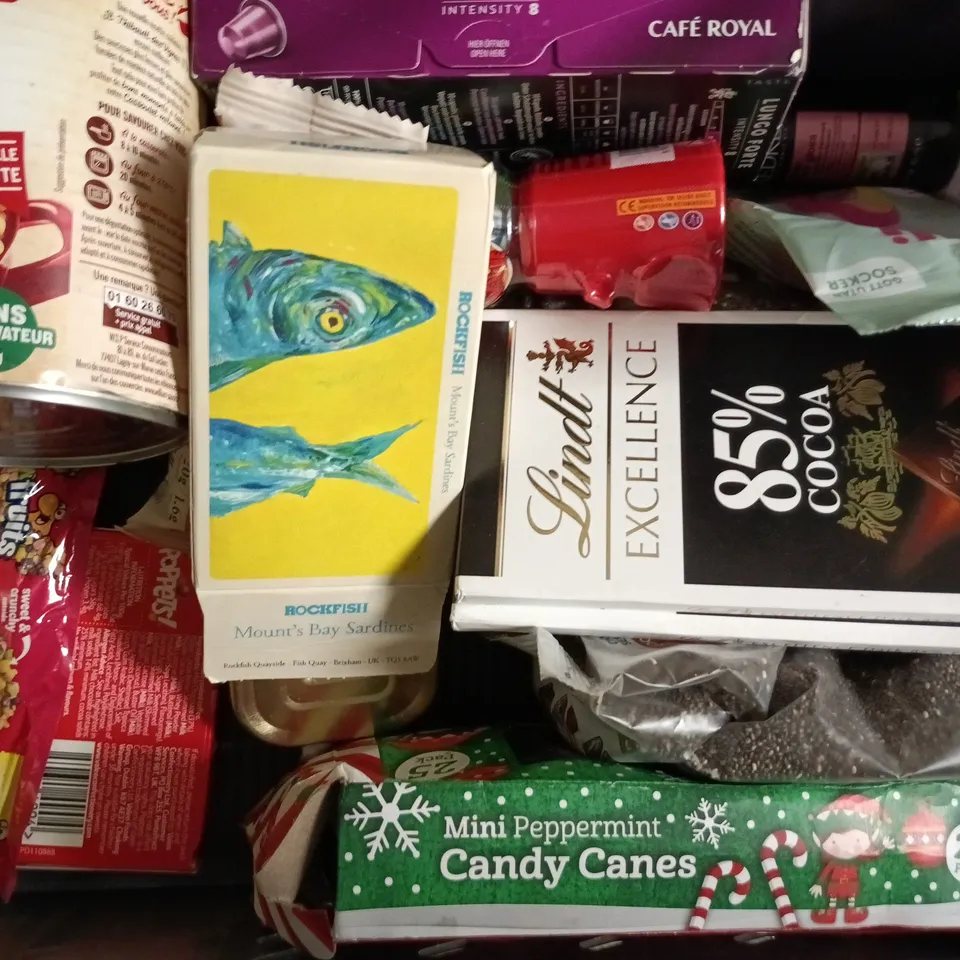 APPROXIMATELY 10 ASSORTED FOOD AND DRINK ITEMS TO INCLUDE EVAPORATED MILK, IRN BRU, ETC