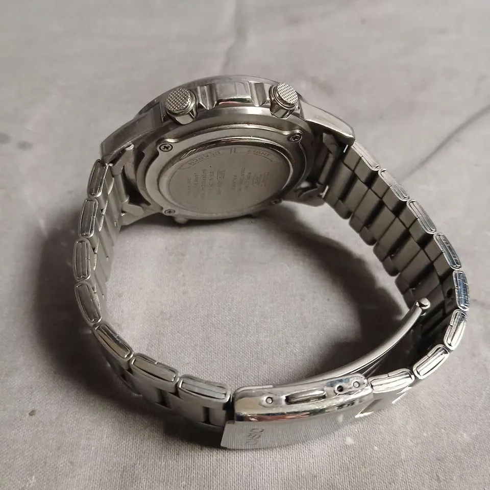 CASIO STAINLESS STEEL WRISTWATCH – GREEN DIAL, ANALOG-DIGITAL WITH ILLUMINATOR