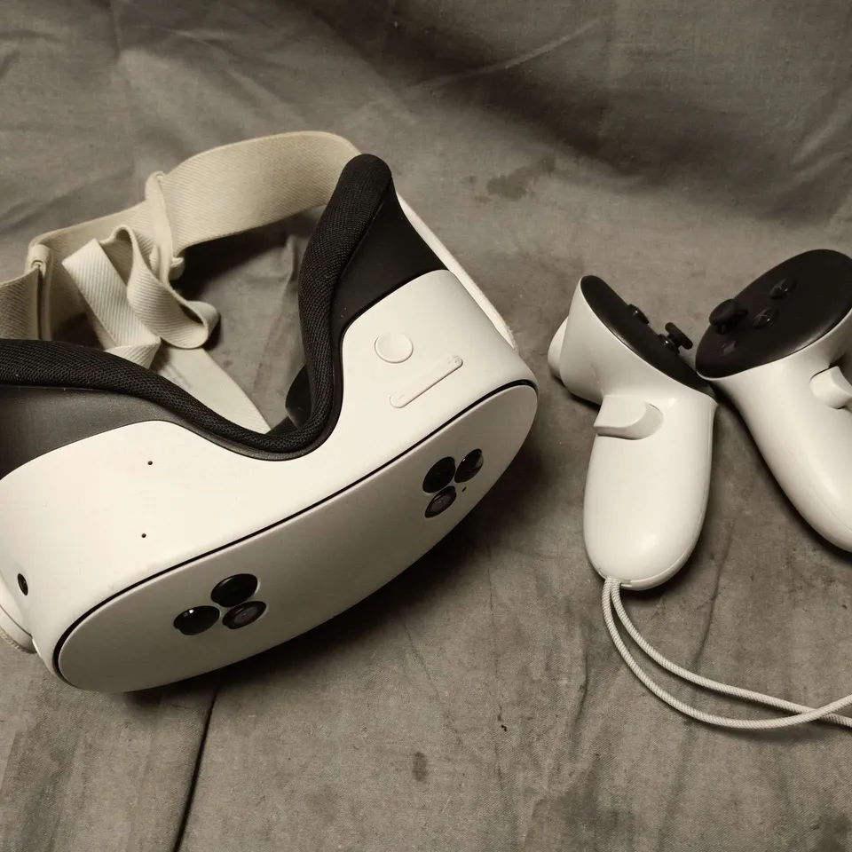 META QUEST 3S VR HEADSET 