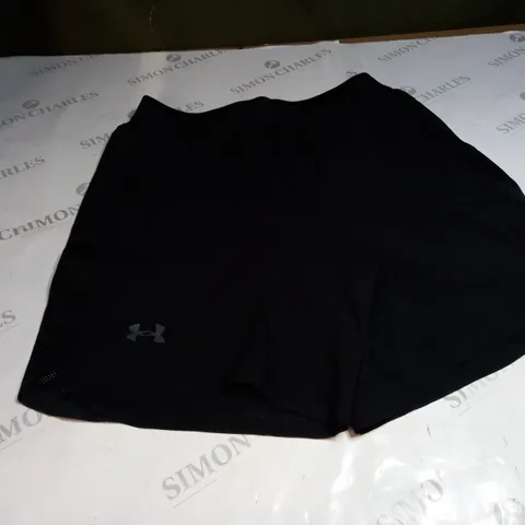 UNDER ARMOUR FITTED SHORTS SIZE M
