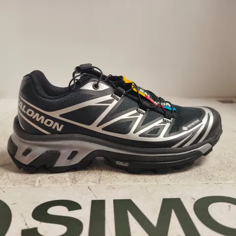 PAIR OF SALOMON GORE-TEX TRAIL RUNNING SHOES –KIDS - SIZE 4.5