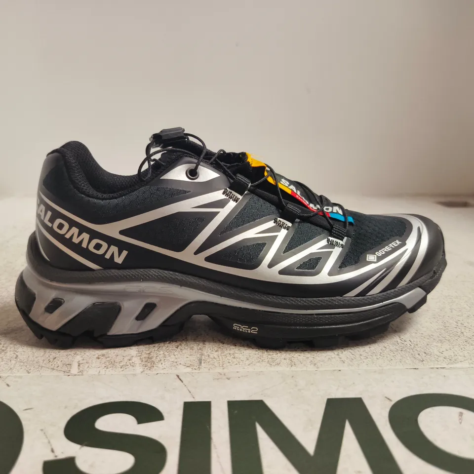PAIR OF SALOMON GORE-TEX TRAIL RUNNING SHOES –KIDS - SIZE 4.5