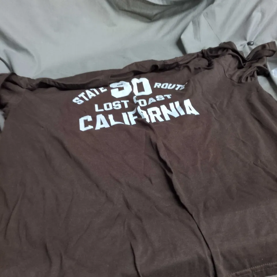 BOX OF APPROXIMATELY 20 ASSORTED CLOTHING ITEMS INCLUDING BROWN CORDS , BLACK HOODIE AND PRINTED T SHIRT