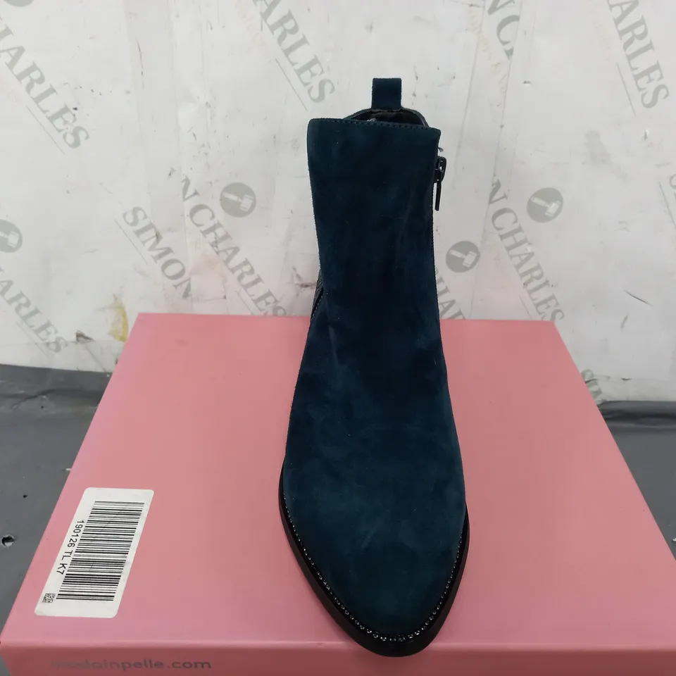 BOXED MODA IN PELLE KATREENA BOOT HEELS IN SEQUIN BLUE - EU 40