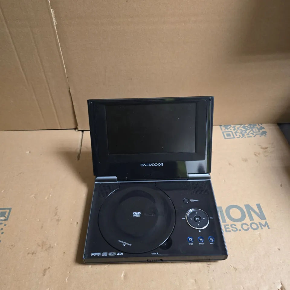 DAEWOO PORTABLE DVD PLAYER – WITH CARRY CASE 
