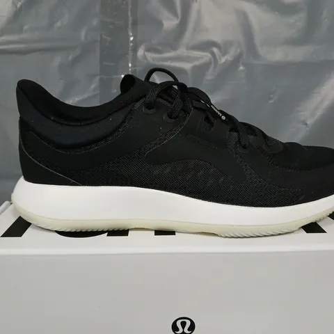 BOXED LULULEMON WOMENS STRONG FEEL TRAINERS - UK 6.5