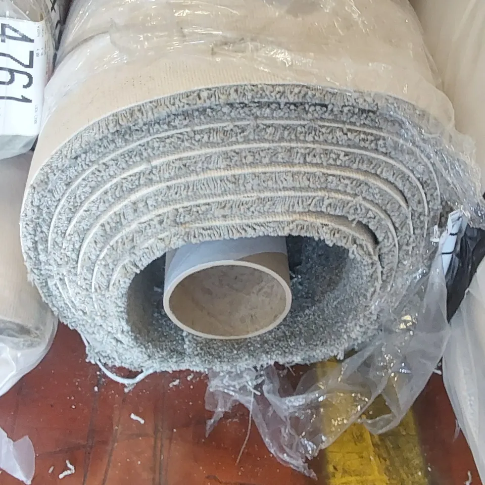 ROLL OF QUALITY ULTIMATE IMPRESSIONS REFINED CARPET - APPROXIMATELY 6.8 x 5m