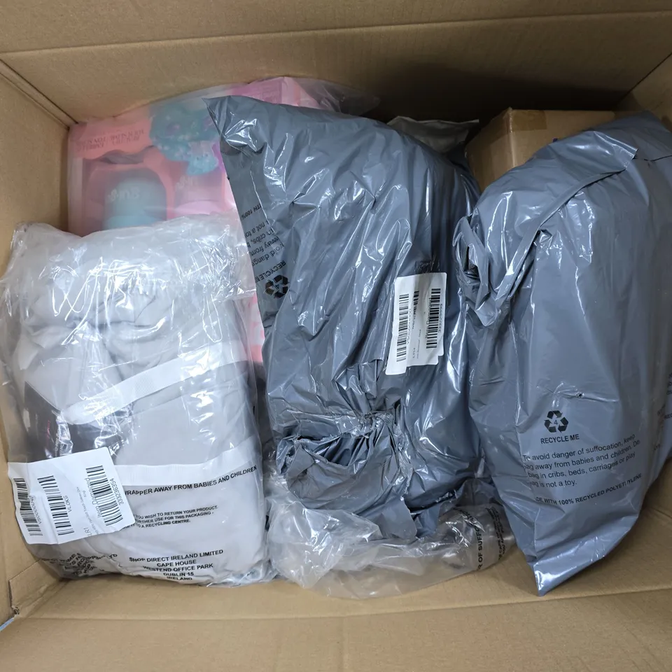 APPROXIMATELY 15 ASSORTED ITEMS TO INCLUDE COSY RIBBED THROW, SENTRY WALL LIGHT, GUI SHIMMER DELUXE DUO PACK, ETC
