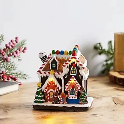 SANTA EXPRESS PRE-LIT CANDY GINGER BREAD HOUSE