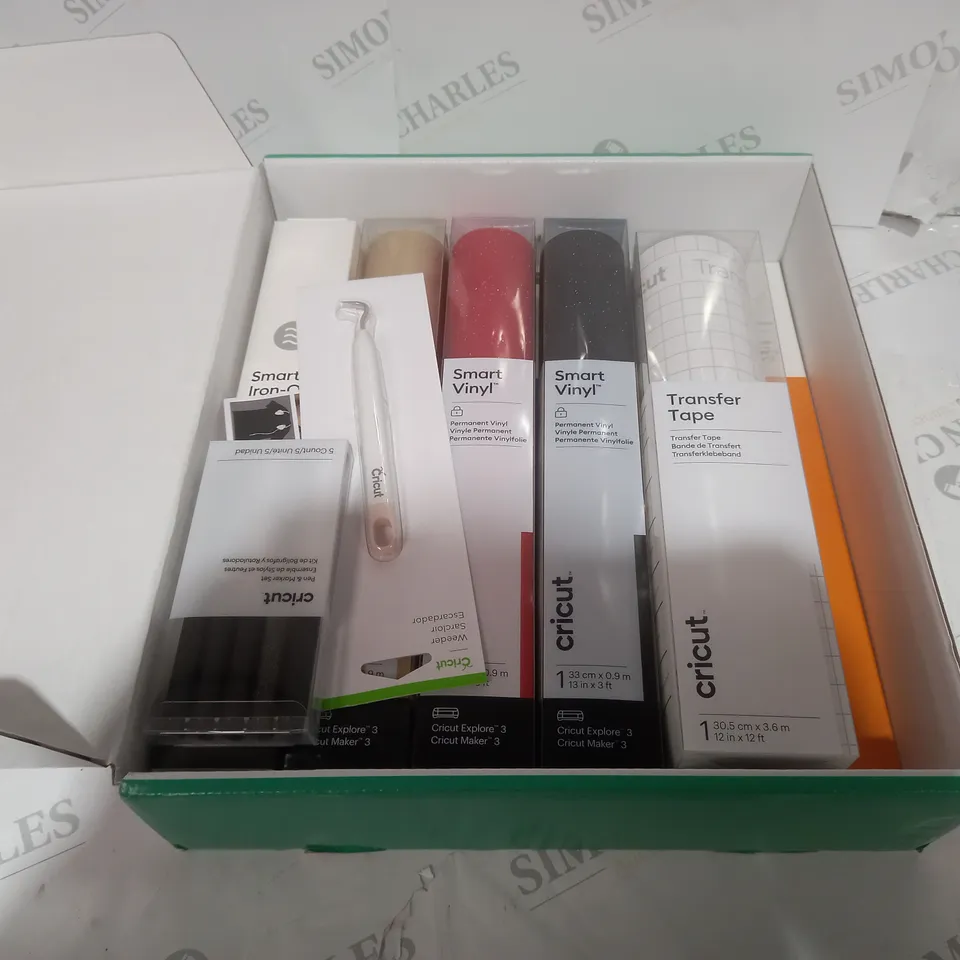 CRICUT  - MATERIALS STARTER BUNDLE