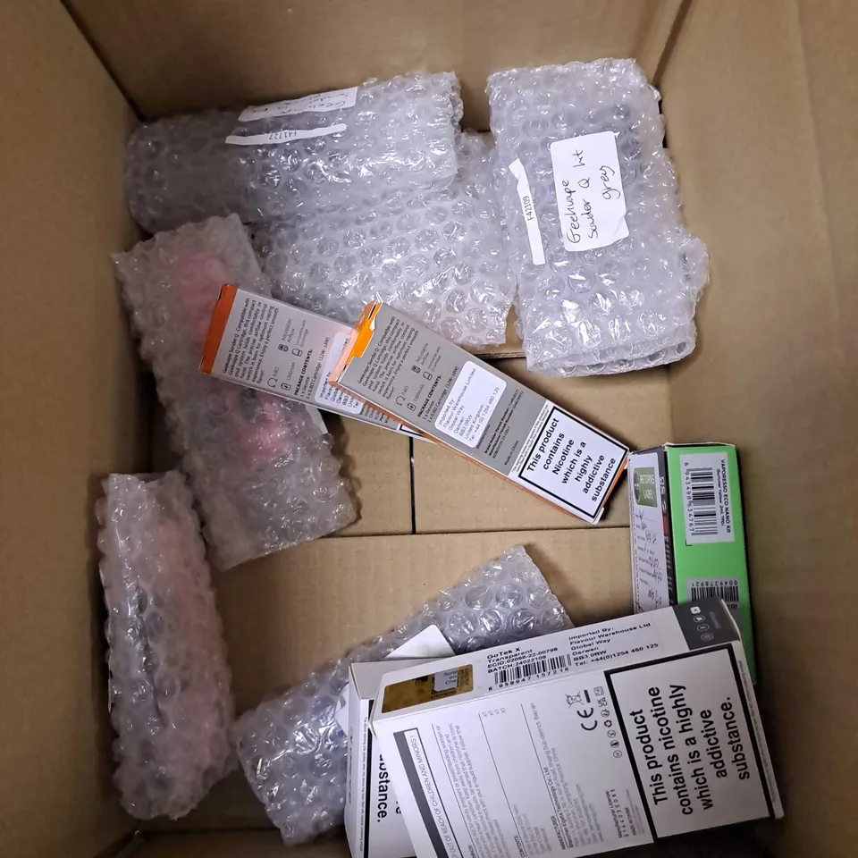 APPROXIMATELY 20 VAPES & E-CIGARETTES TO INCLUDE VOOPOO DRAG H40, ARGUS G, UWELL CALIBURN ETC
