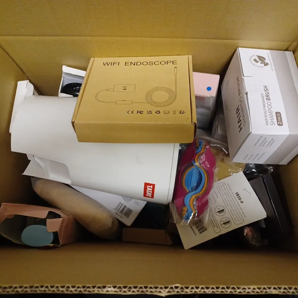 BOX OF APPROX 15 ASSORTED ITEMS TO INCLUDE - SNOWFLAKE MULTI TOOL - NOSE HAIR TRIMMER - WIFI ENDORSCOPE ECT
