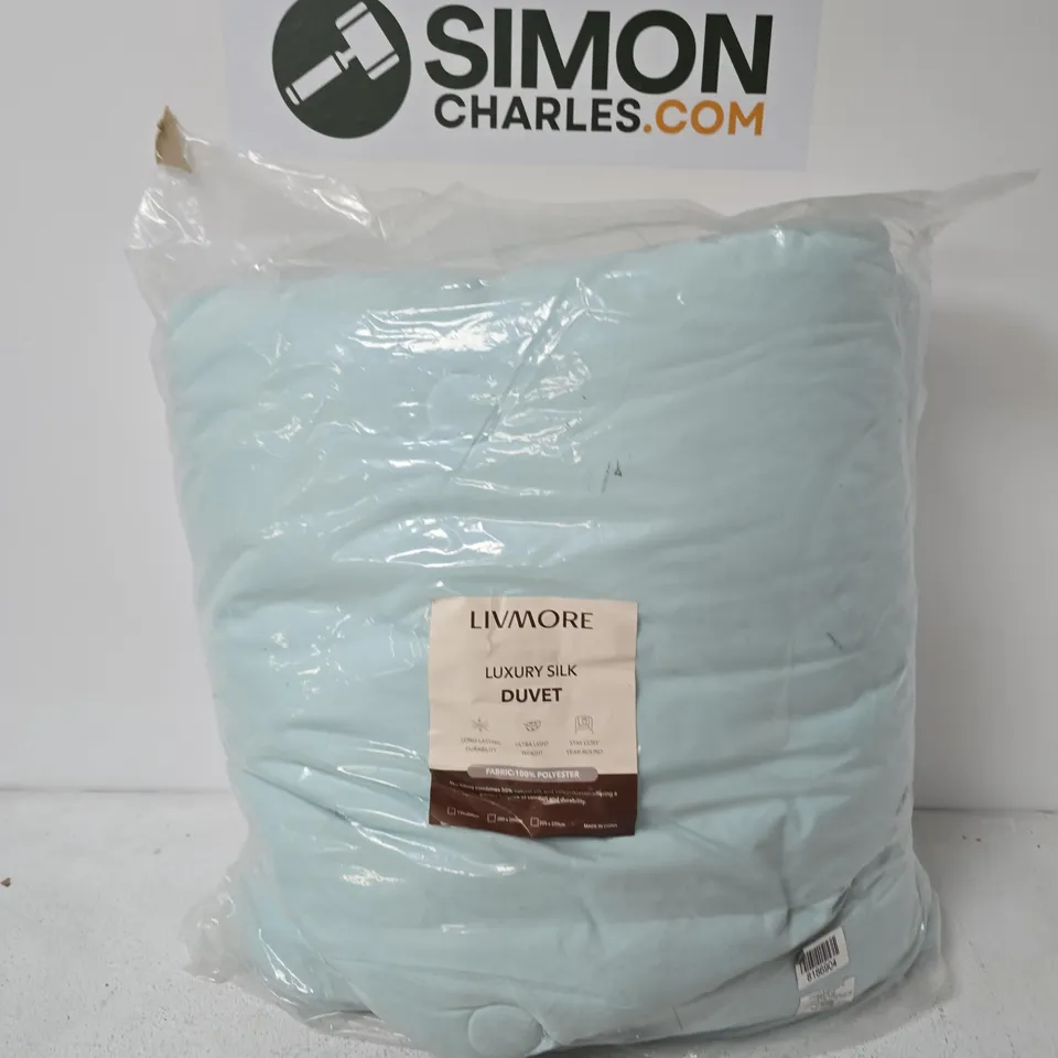 LIVMORE LUXURY SILK DUVET IN GREEN (200X200CM)