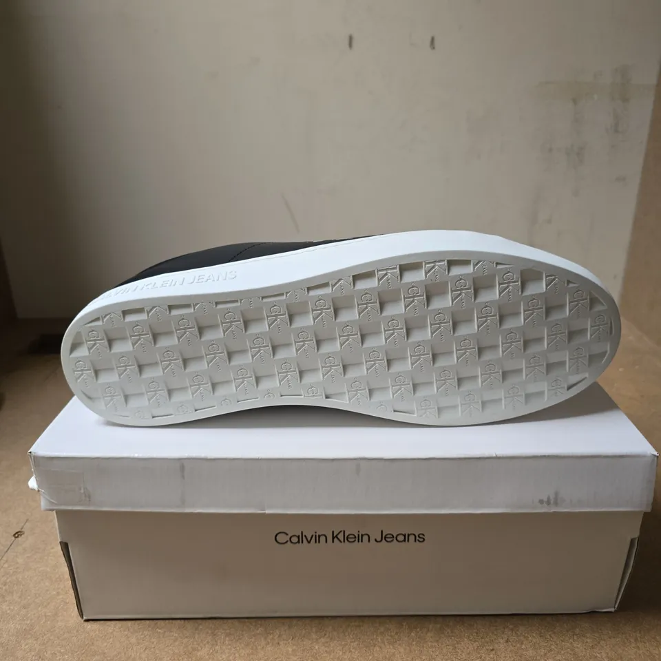 CALVIN KLEIN JEANS TRAINERS – BLACK, UK 12