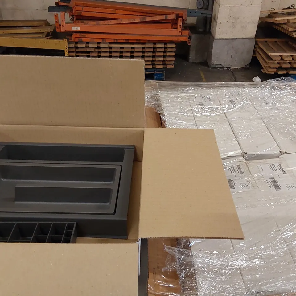 PALLET OF APPROXIMATELY 70x BATHSTORE HOUSE BEAUTIFUL 600MM PLASTIC DRAWER INSERTS 
