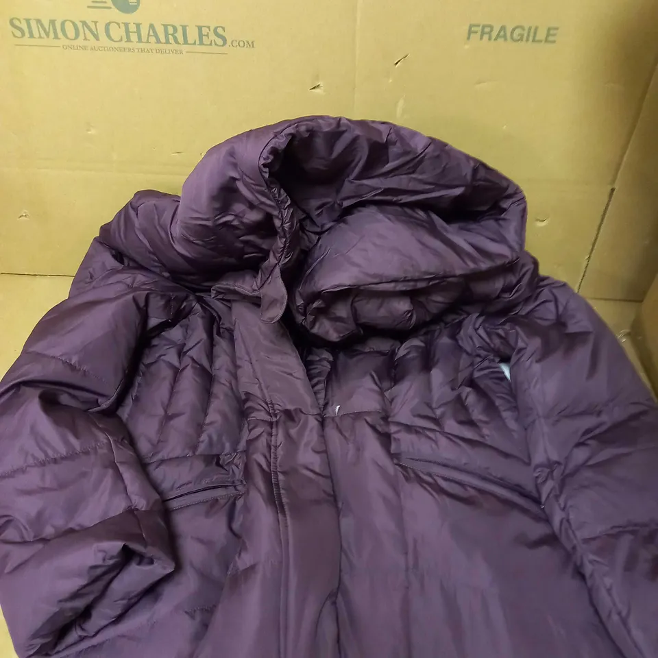 LOT OF APPROXIMATELY 10 ASSORTED CLOTHING ITEMS AND ACCESSORIES TO INCLUDE FRANK USHER BAG, CENTIGRADE COAT, MODERN SOUL TOP ETC