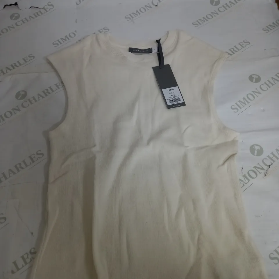 MINT VELVET IVORY RIBBED SEAMLESS T-SHIRT - MEDIUM
