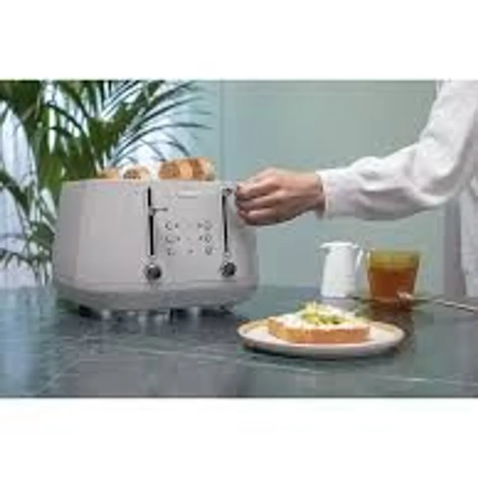 BOXED DELONGHI ECLETTICA 4-SLICE TOASTER