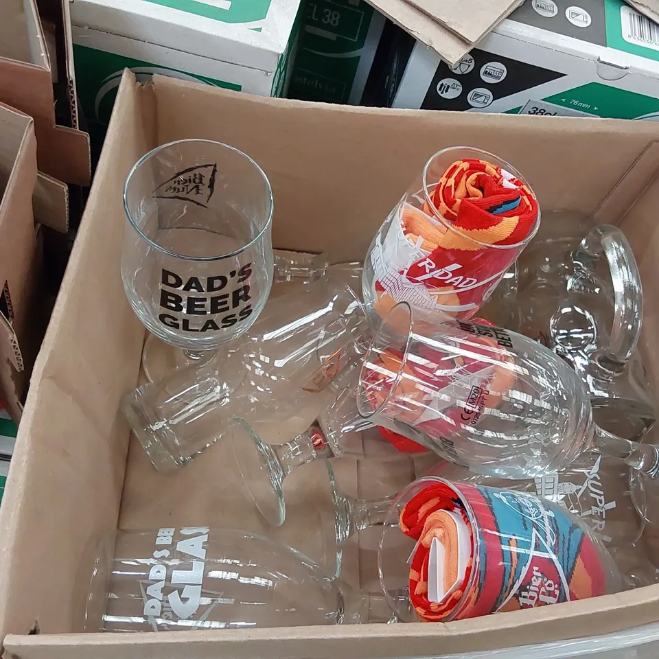PALLET OF APPROXIMATELY 156 BOXES OF 6X BRAND NEW BIER CO 'DAD'S BEER GLASS' 380ML BEER GLASSES + 2 BOXES OF ASSORTED BEER GLASSES AND SOCKS
