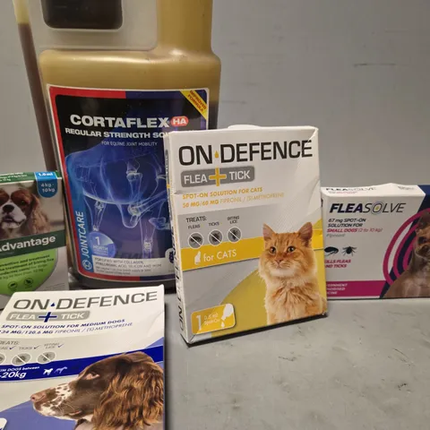 BOX OF APPROXIMATELY 15 ASSORTED PET ITEMS TO INCLUDE - ON DEFENCE FLEA TICK , FLEASOLVE , CORTAFLEX REGULAR STRENGTH SOLUTION ETC