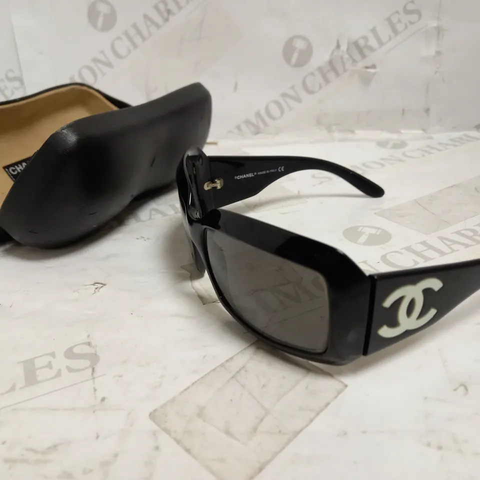 CHANEL-STYLE SUNGLASSES